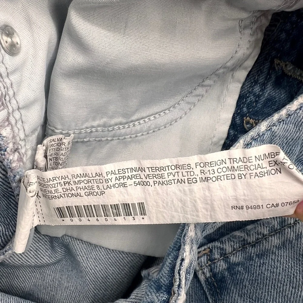 Forever 21 Premium Women Distressed High‎ Rise Mom Jeans Light Wash Size 26